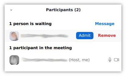 Bilde som viser hvilken knapp møteleder skal klikke på for å slippe inn deltakere fra venterommet