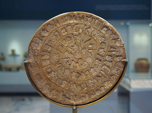 Phaistios Disk, et eksempel på tidlig datalagring. The Archaeological Museum of Heraklion (cc by-sa)