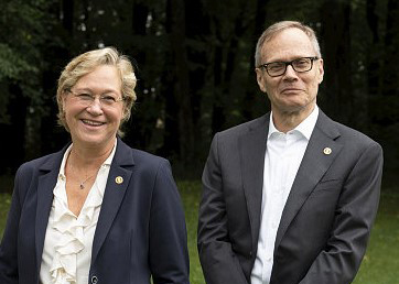  Dean Hanne Flinstad Harbo and Dean of Research Jan Bjålie