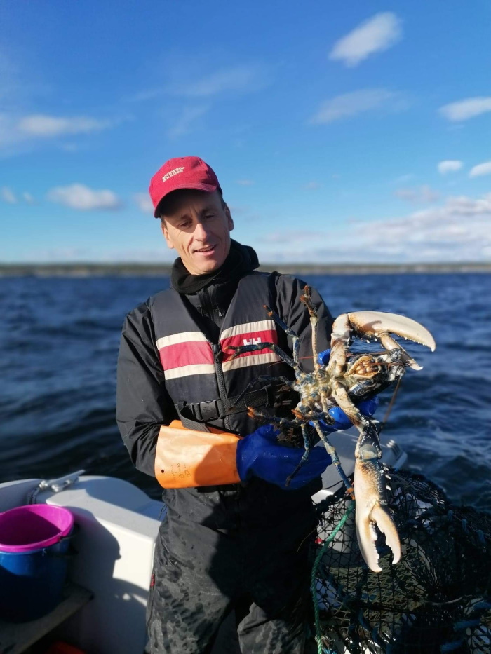Geir  Kværk på sjøen med hummerfangst