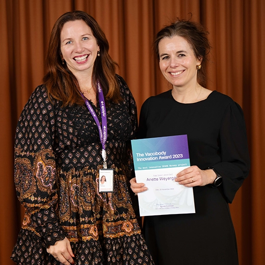 Winner of Vaccibody Innovation Award 2023, Anette Weyergang (right), together with Agnete Fredriksen (left).