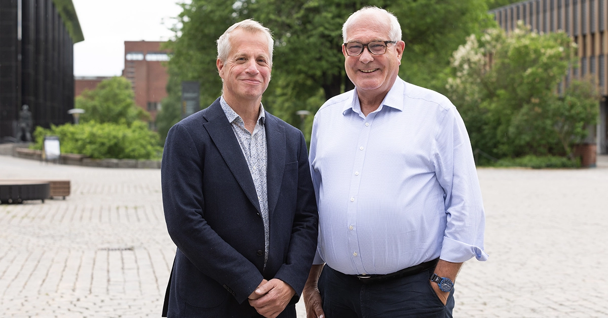 Picture of  Director UiO:Life Science Carl Henrik Gørbitz and Chair of the board Øyvind Fylling-Jensen.