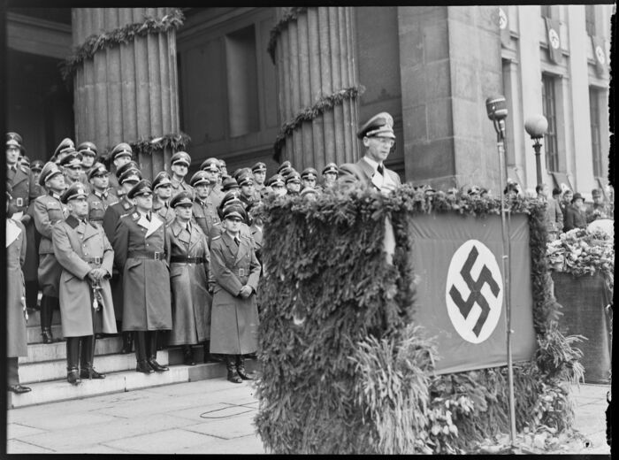 Nazistene på universitetesplassen