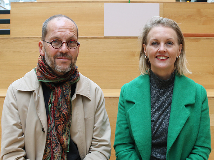 Foto av Arild Engelsen Ruud, mann med briller og skjerf, og Cecilie Endresen, kvinne med grønn frakk. 
