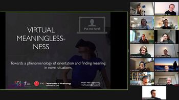 PhD fellow Martin Pleiss discusses &quot;virtual meaninglessness&quot; during a cluster meeting. His research focuses on virtual reality but is also increasingly relevant for our current state of online communication.