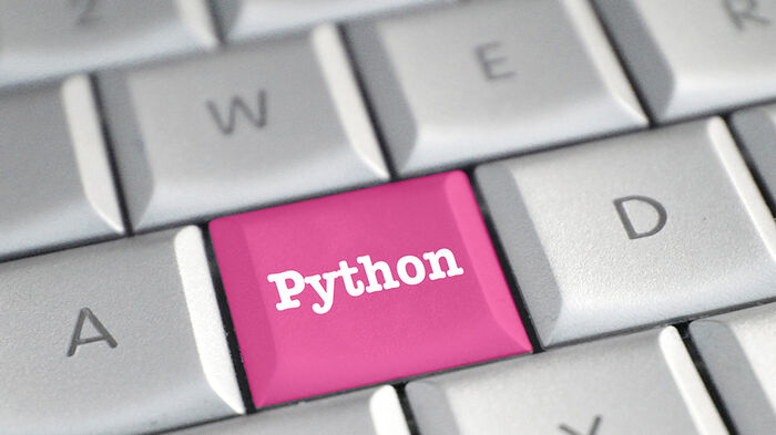 Tastatur med en rosa knapp det står Python på.