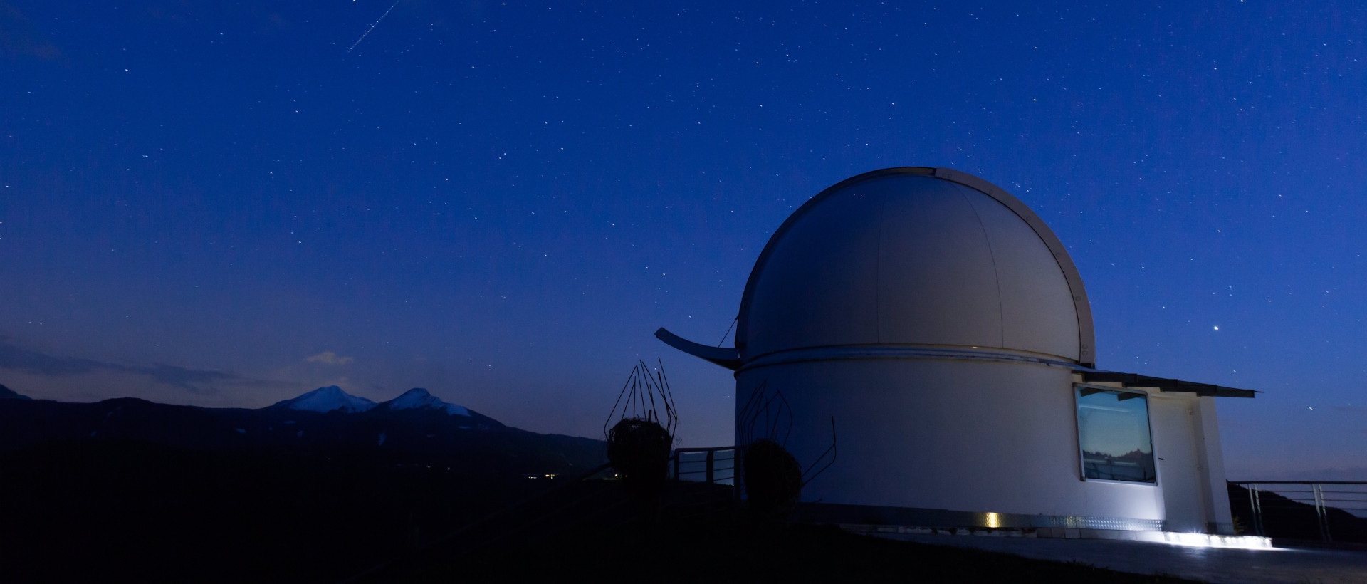 Teleskop mot nattehimmel